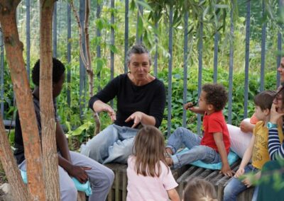 Contes avec Sandrine dans le jardin